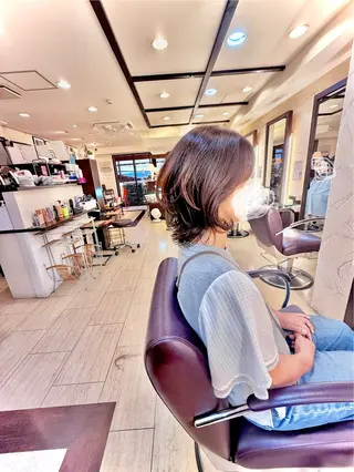 ミディアム 青山 光のヘアスタイル