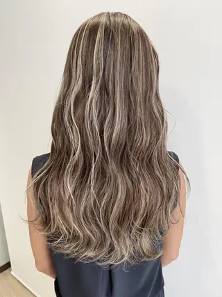 ロング カラー パーマ ヘアアレンジ ハイトーン カラーのヘアスタイル