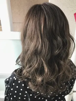 セミロング カラー 岩谷/ブリーチ 🪽透明感カラーのヘアスタイル