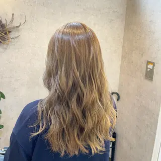 ロング カラー 佐々木  まゆかのヘアスタイル