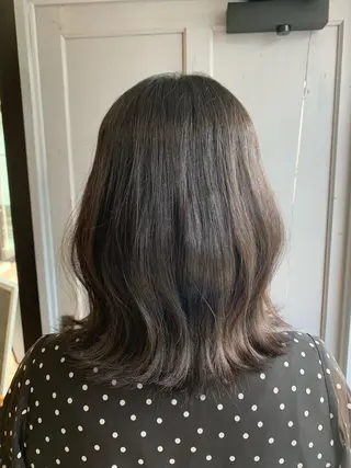 セミロング カラー ツキダテ ユイのヘアスタイル