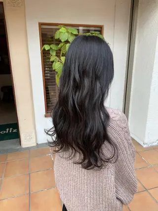 ロング カラー putri 川邉 優花のヘアスタイル
