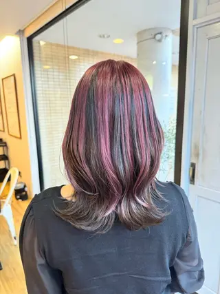セミロング カラー ツキダテ ユイのヘアスタイル