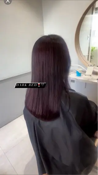 カラー ニトウ レイナのヘアスタイル