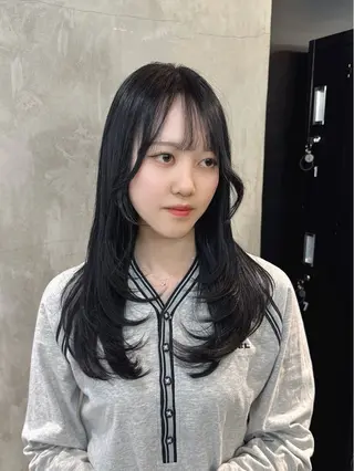 セミロング カラー ザクザクレイヤー 🍀/ブリーチ/小田のヘアスタイル