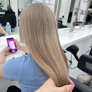 カラー ミルクティーベージュ 🤍Yumeのヘアスタイル