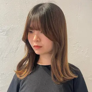 ロング mina / 透明感ベージュカラーのヘアスタイル