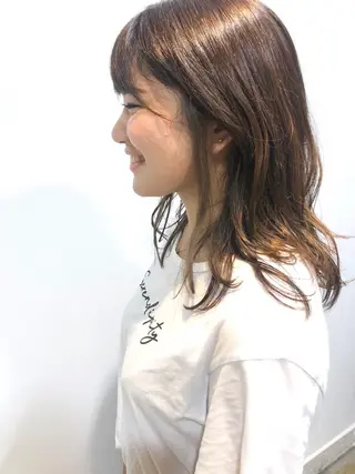 ミディアム カラー MIOベージュカラー 柔らかいカラーのヘアスタイル