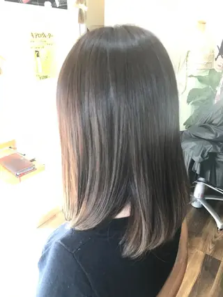 ミディアム カラー 石川 奈緒子のヘアスタイル