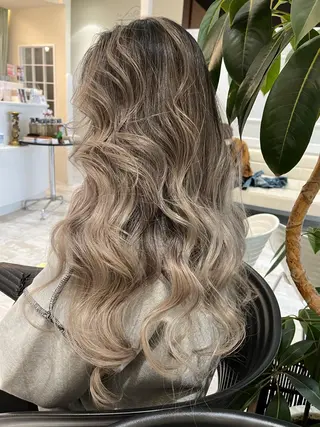 ロング カラー ヘアアレンジ シアーベージュニスト 🥣大石亜里紗のヘアスタイル