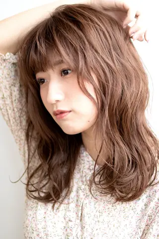 ミディアム カラー LOOP hairのヘアスタイル