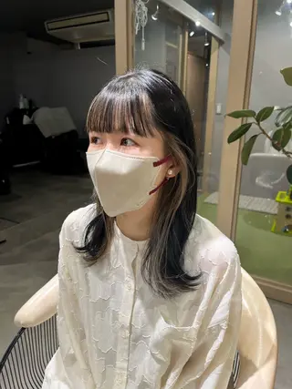 セミロング カラー 透明感ハイトーン🦄 キラ🌈のヘアスタイル