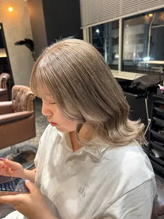 セミロング 朝飛 唯菜のヘアスタイル