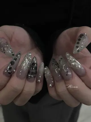 ネイル moca心斎橋店 Aina🐈⬛🤍のネイルデザイン