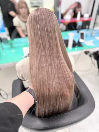 セミロング カラー ヘアアレンジ 🫧モテる💗ダメー ジレスハイトーン🫧のヘアスタイル