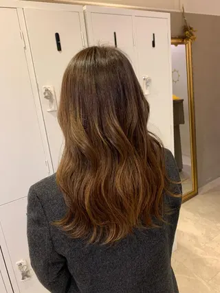 ロング カラー 佐藤 永夏のヘアスタイル