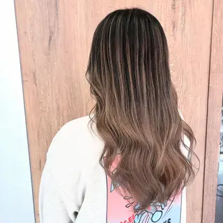 ロング カラー 小坂 麻綾のヘアスタイル