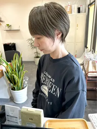 ショート ミルクティーベージュ 近鉄奈良駅　向田のヘアスタイル