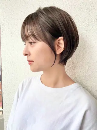 ショート 髪質改善|透明 感カラー🩵レイヤーのヘアスタイル
