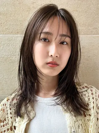 カラー BEAUTRIUM265所属・【ストレート】 平野枝莉のヘアスタイル