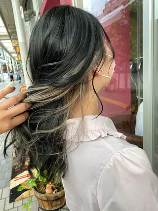 セミロング カラー デザインカラー✨新倉 佑奈のヘアスタイル