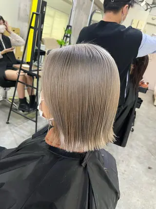 ショート カラー &mirai MISUZU【女性】のヘアスタイル