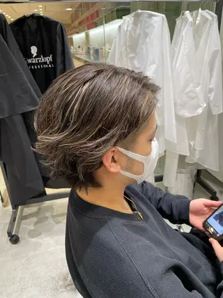 ショート カラー メンズ 複雑履歴に対応ブリー チ無しダブルカラーのヘアスタイル