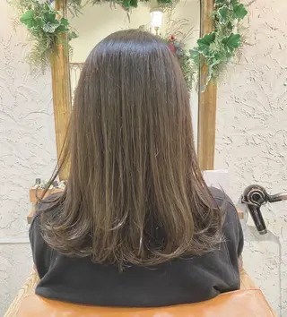 セミロング カラー よこもり あいのヘアスタイル