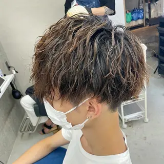 ショート パーマ メンズ Lull1人美容室 バレイヤージュのヘアスタイル