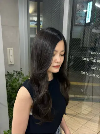ロング IO イオリのヘアスタイル
