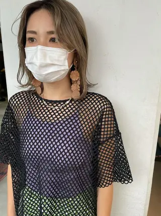 ミディアム カラー 💓パーマ，💗 レイヤーカットのヘアスタイル