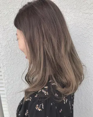 ミディアム カラー レイヤーカット匠 イソザキノリユキのヘアスタイル