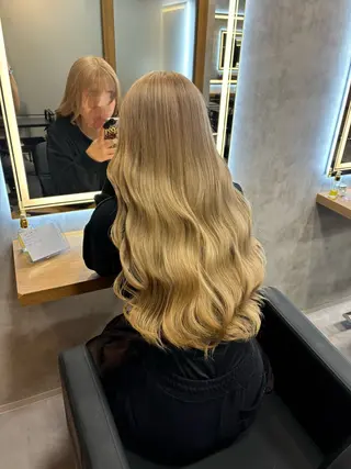 ロング カラー パーマ ヘアアレンジ 透明感ブリーチカラー 🌈TOMOHIROのヘアスタイル