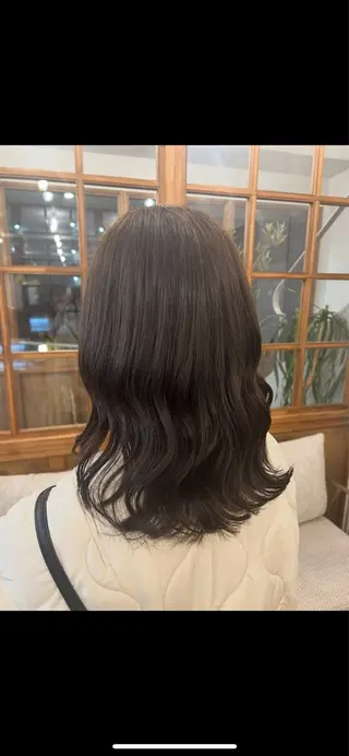 セミロング カラー ササキ カノンのヘアスタイル
