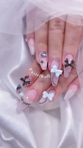 ネイル ️🫧もこ 艶感ネイル🫧のネイルデザイン