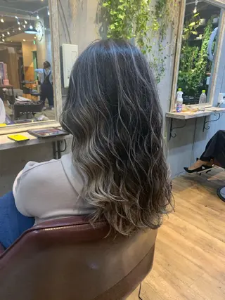カラー 安達 俊亮のヘアスタイル