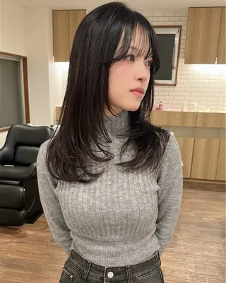 ロング カラー 白髪ぼかしハイライト レイヤー川口 元気のヘアスタイル