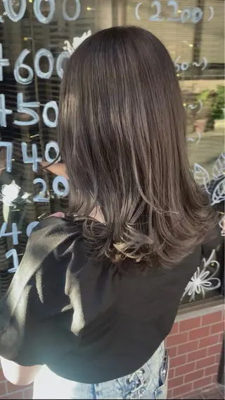 ロング カラー 岸田 梓武生のヘアスタイル