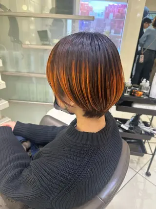 ショート カラー タイトボブ個性派カラ ーAKANEのヘアスタイル