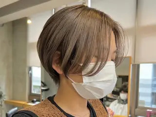 ショート カラー 藤川 明英里のヘアスタイル