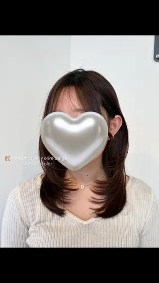 ミディアム レイヤー🩵ミルク ティーカラー/Miuのヘアスタイル