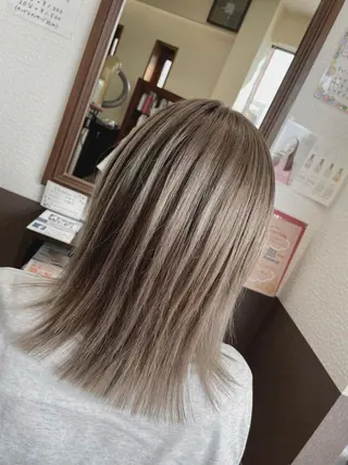 セミロング 大橋 綾子のヘアスタイル