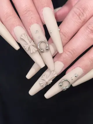 ネイル さゆり￤推しキャラ ￤ロングネイル🩷のネイルデザイン