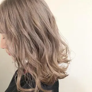 ミディアム カラー 工藤 綾華のヘアスタイル