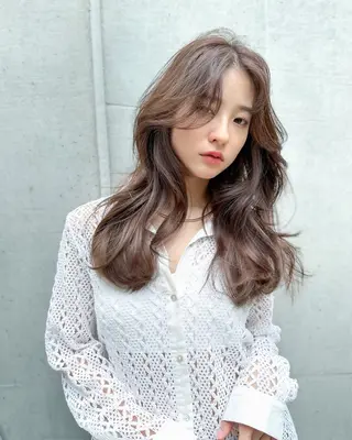 セミロング カラー 韓国レイヤーカット/ ダブルカラーのヘアスタイル
