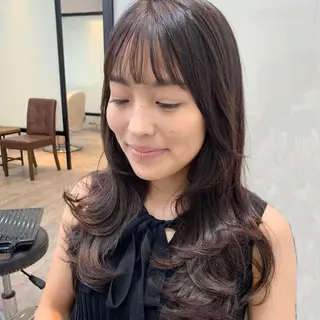 ロング カラー 伊良波 香里のヘアスタイル
