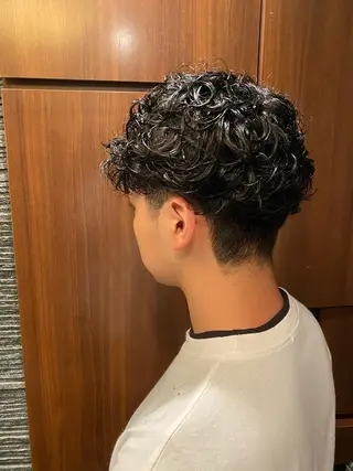 ミディアム パーマ 岡本 宗士のヘアスタイル