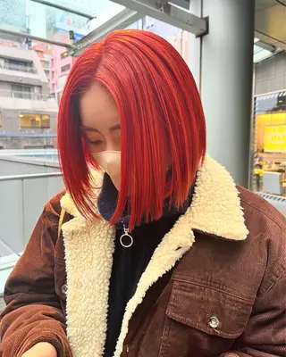 ミディアム カラー ウルフ/レイヤー Miinaのヘアスタイル