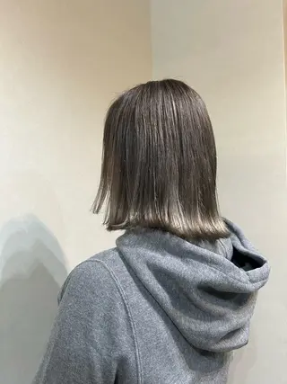 ミディアム 川筋 桃果のヘアスタイル