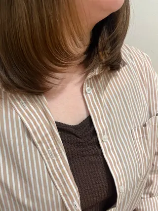 ミディアム 荒川 三希のヘアスタイル